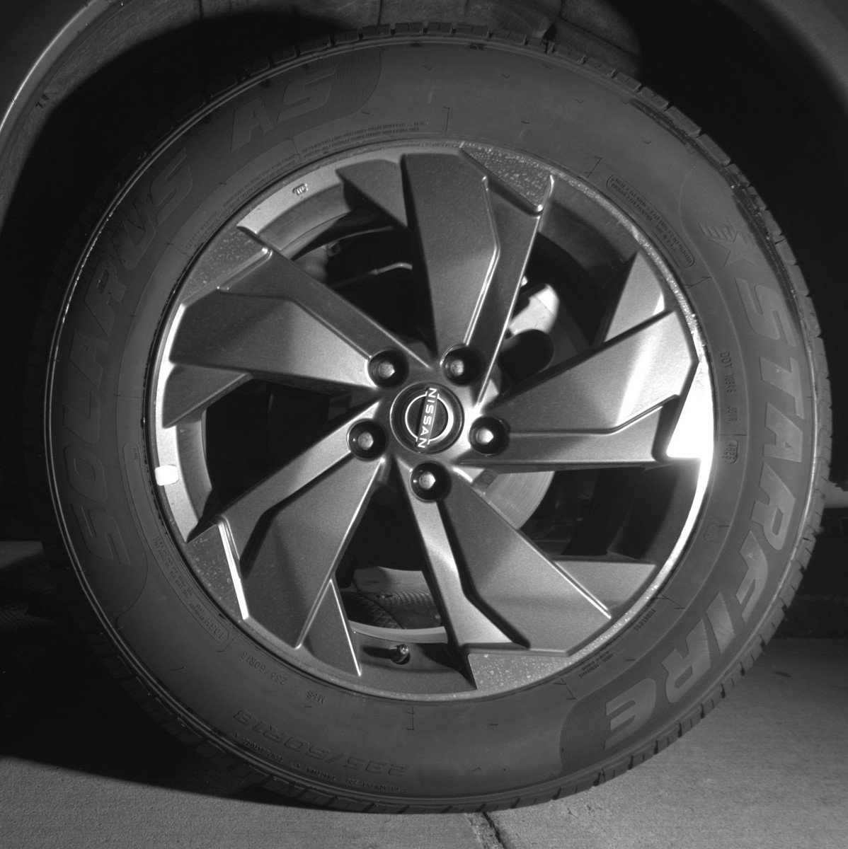 Used 2025 Nissan Rogue SV FWD image 14