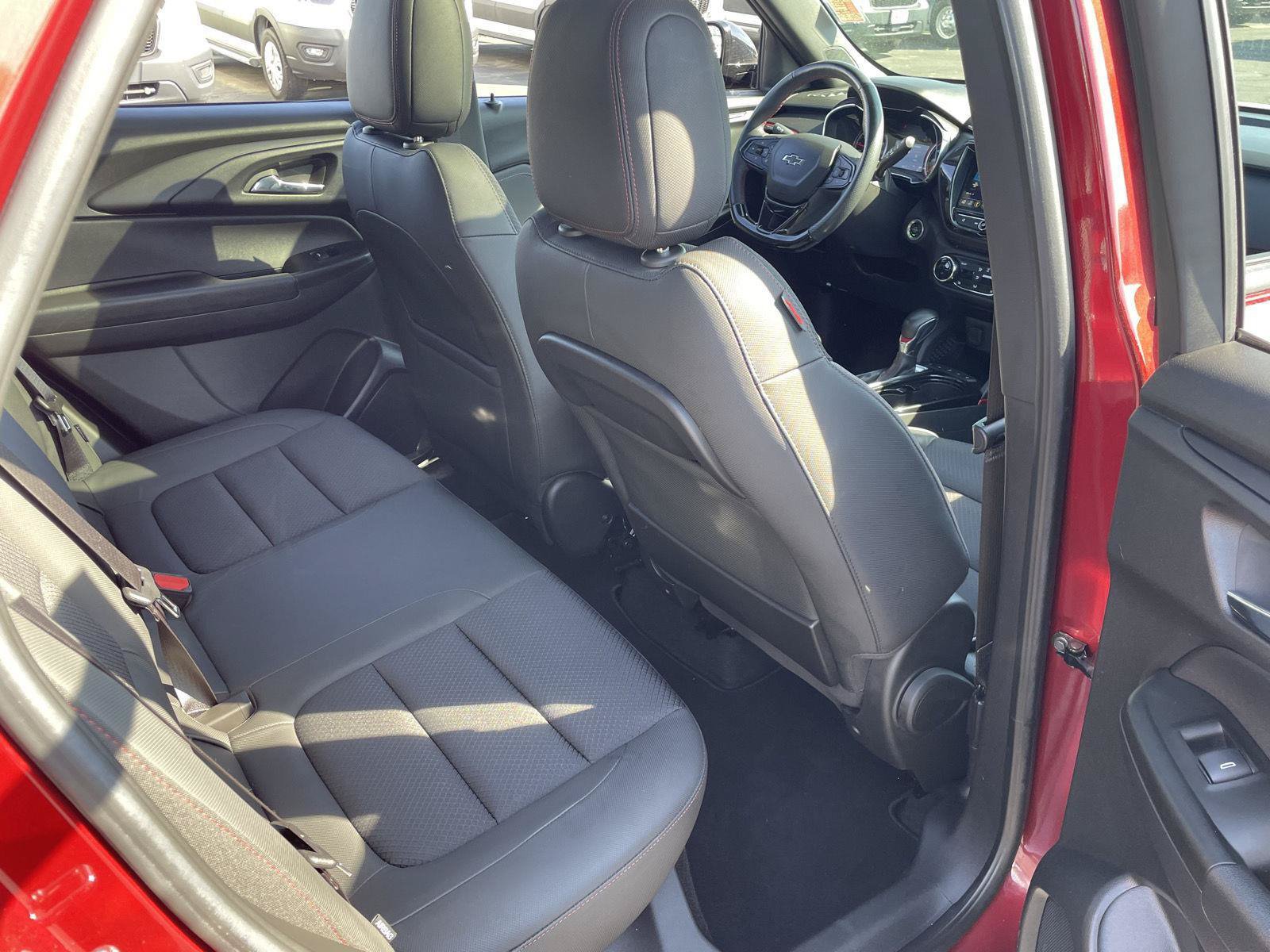 Used 2023 Chevrolet TrailBlazer RS w/ Sun and Liftgate Package FWD image 32