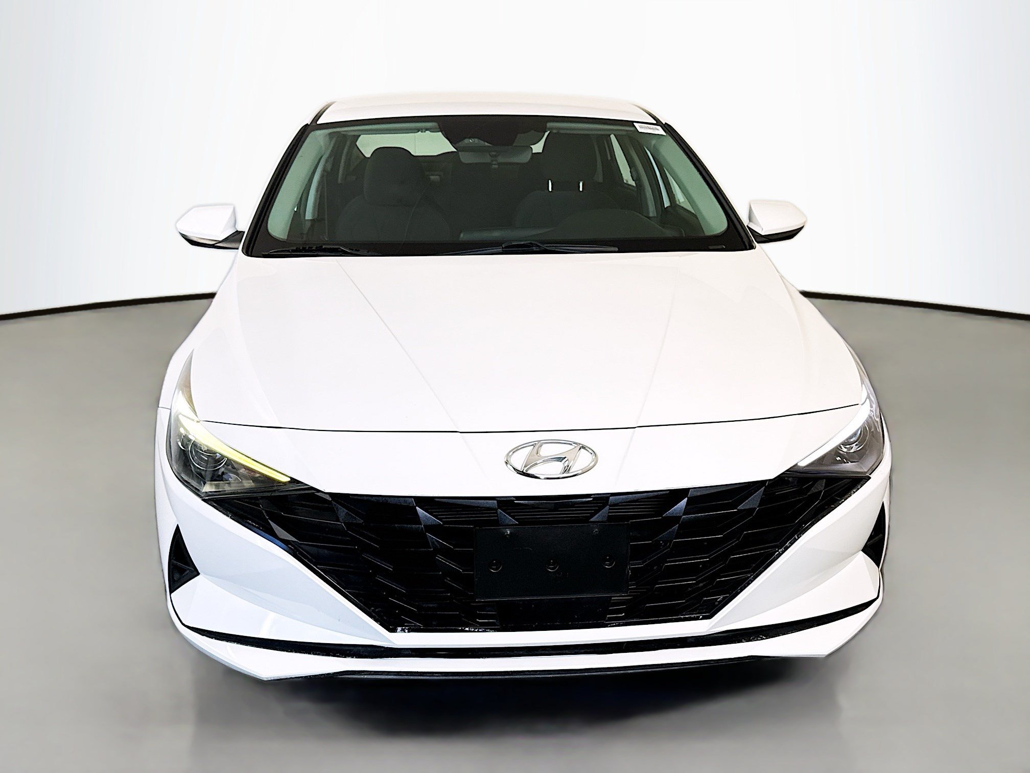 Used 2022 Hyundai Elantra SEL w/ Convenience Package FWD image 2
