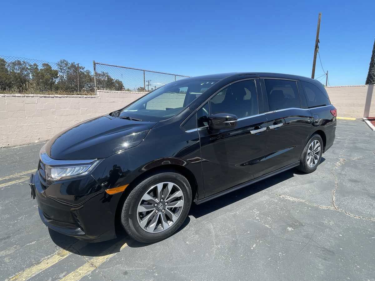 Used 2023 Honda Odyssey EX-L image 2