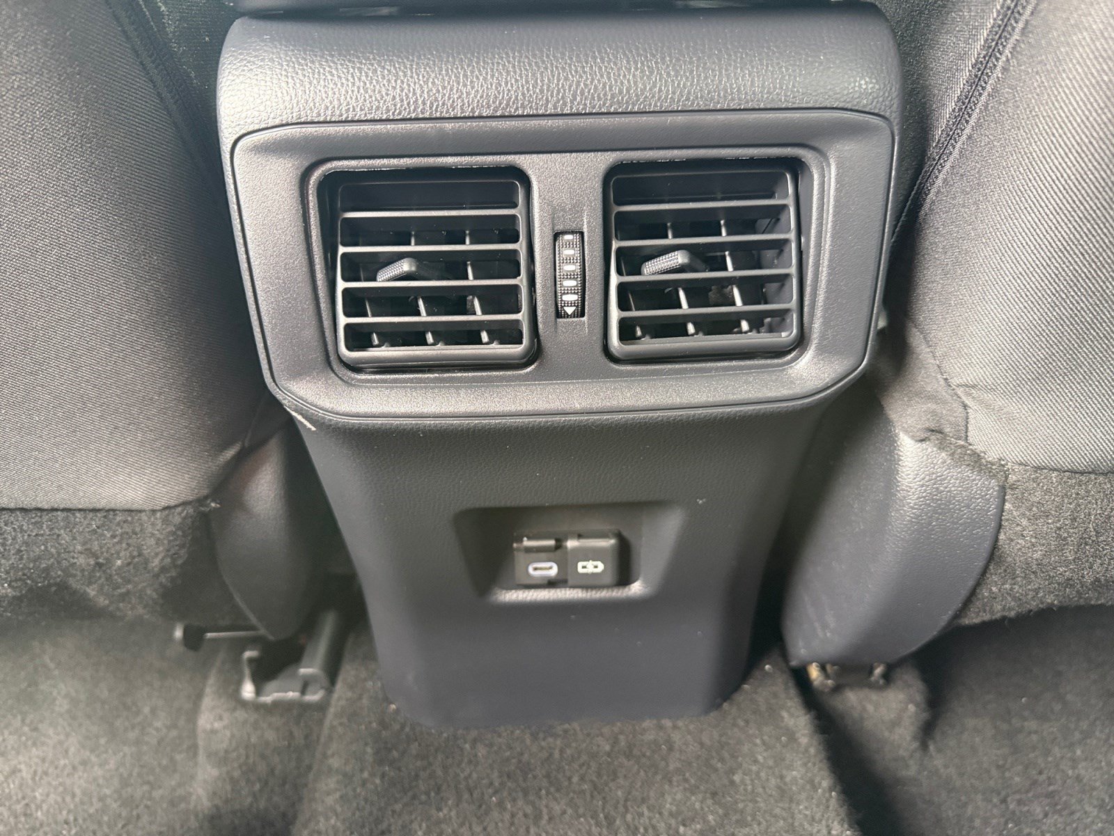 Used 2025 Toyota RAV4 XLE AWD/4WD image 28