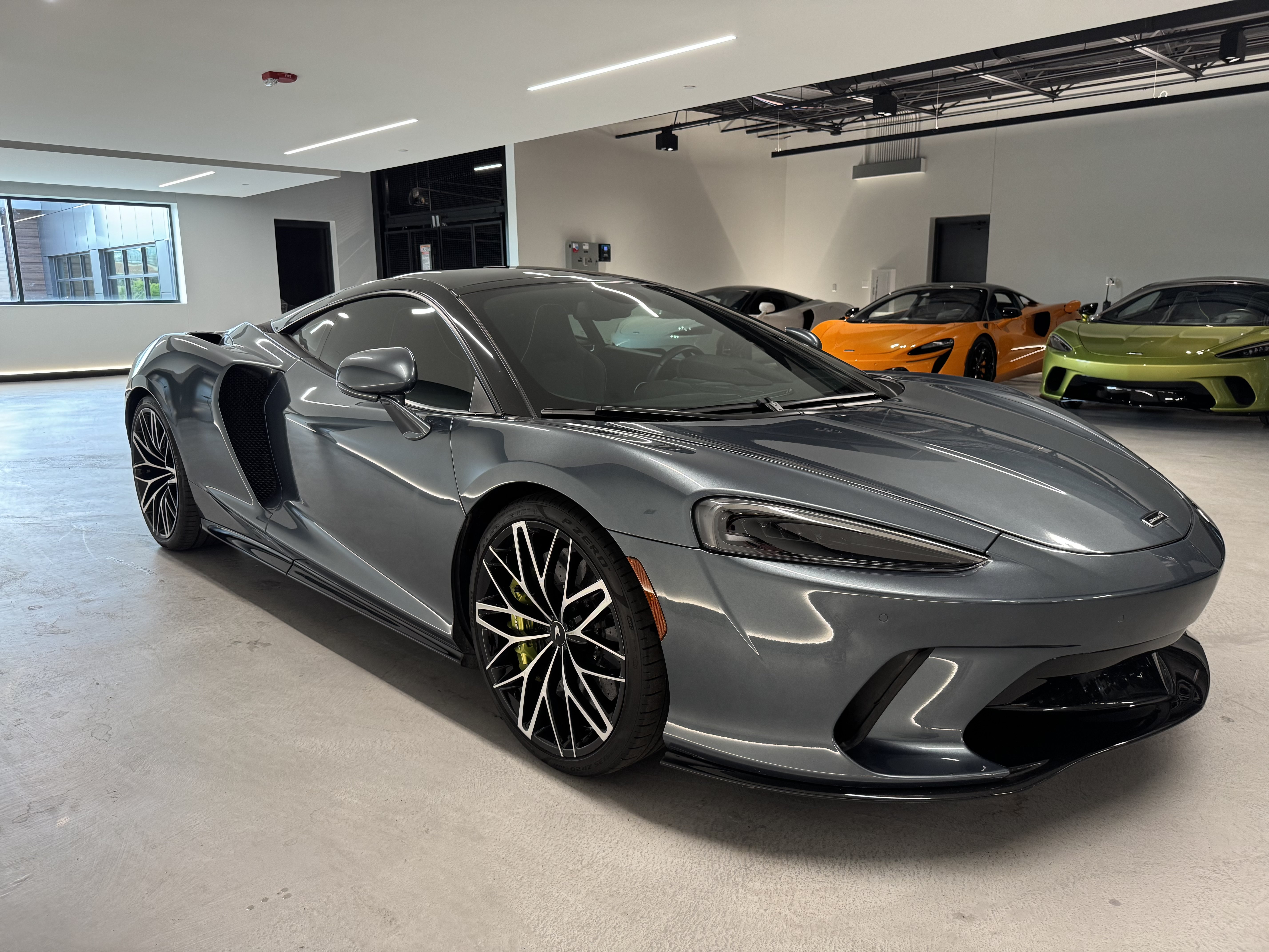 Used 2023 McLaren GT RWD image 5