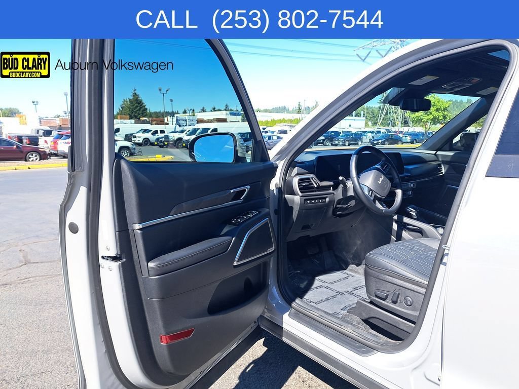 Used 2025 Kia Telluride AWD image 18