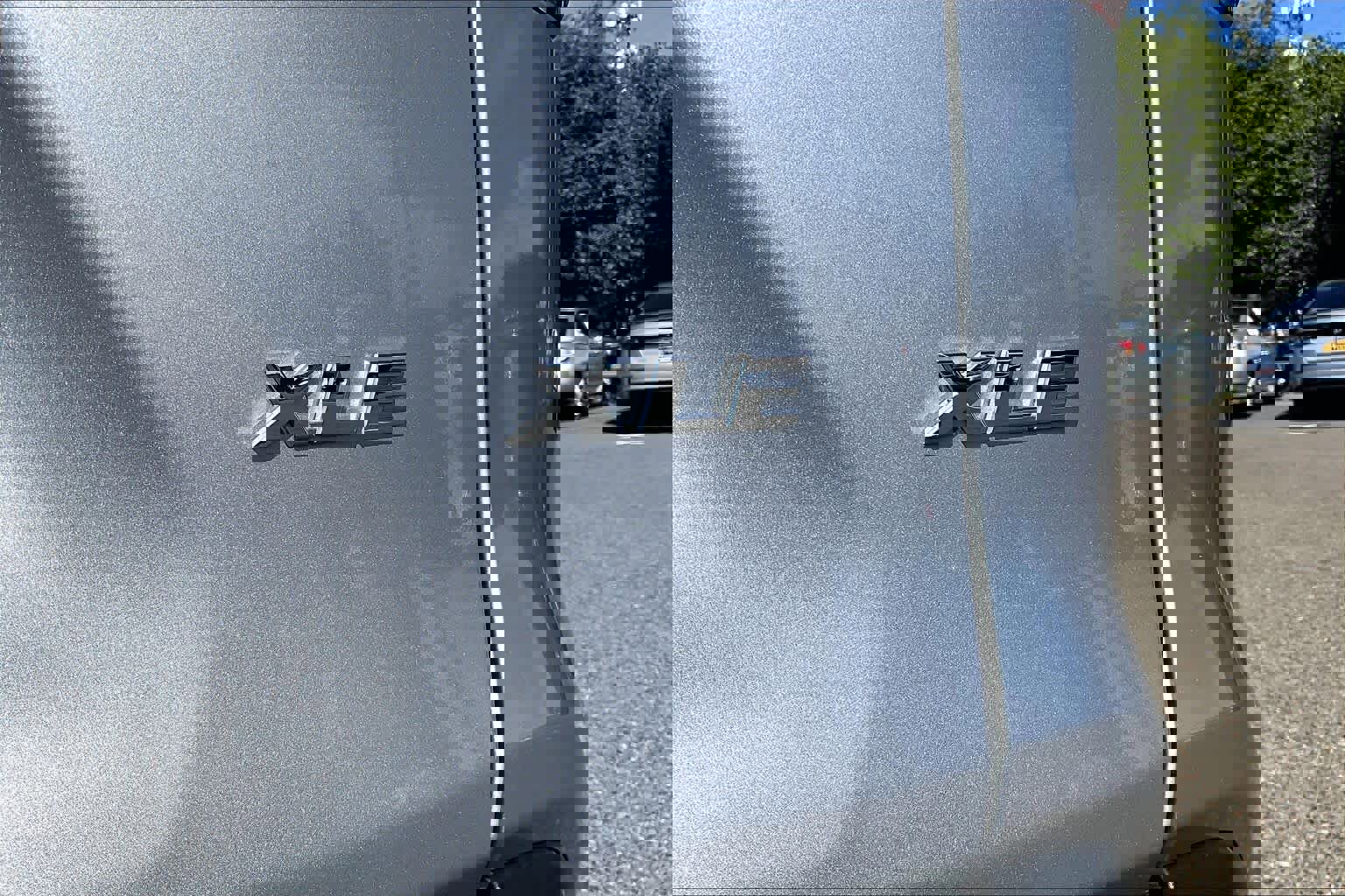 Used 2021 Toyota RAV4 XLE Premium FWD image 9