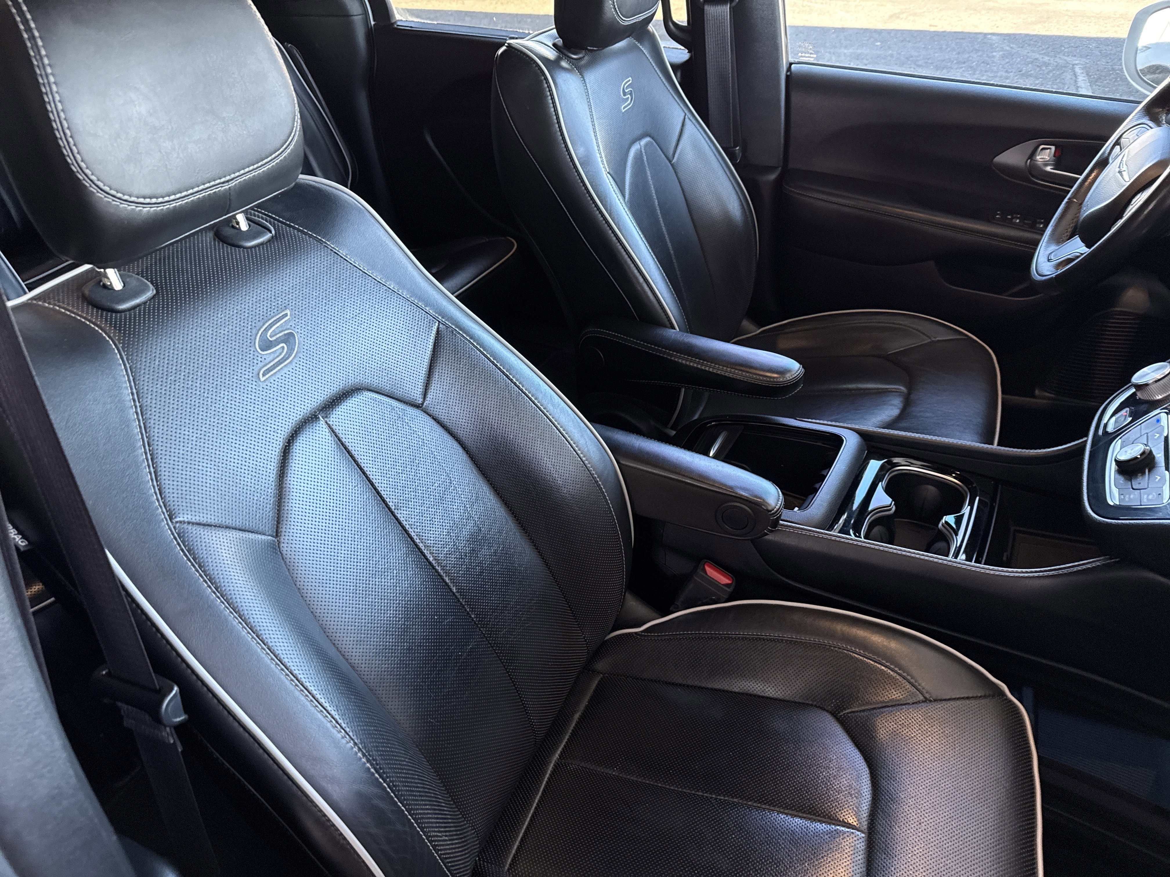 Used 2021 Chrysler Pacifica Limited w/ S Appearance Package image 19