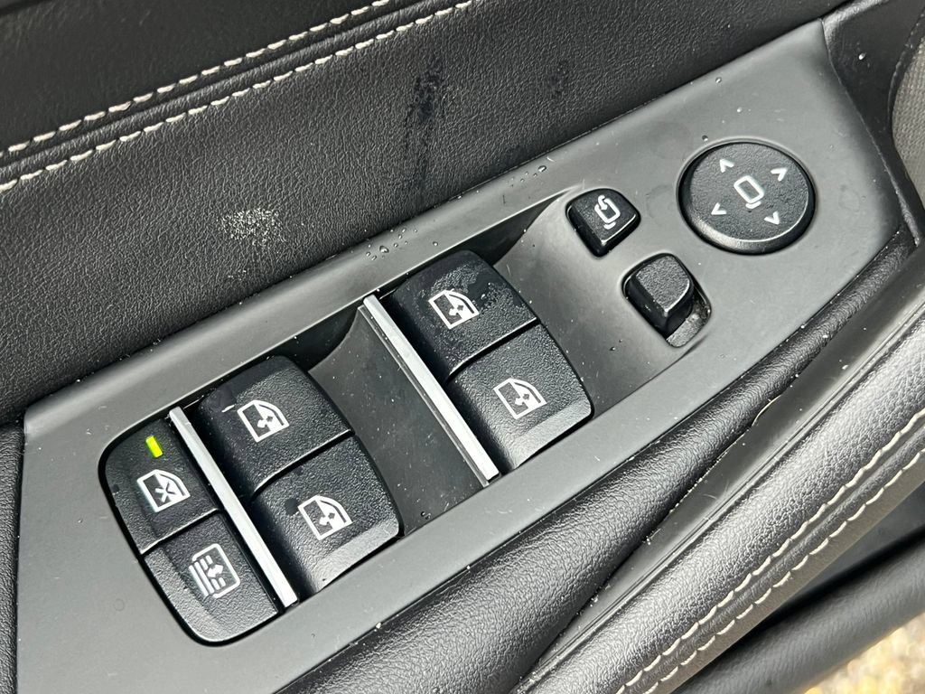 Used 2022 BMW M550i xDrive w/ Executive Package AWD/4WD image 19