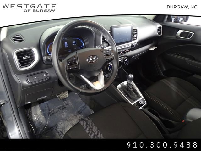 Used 2024 Hyundai Venue SEL image 16