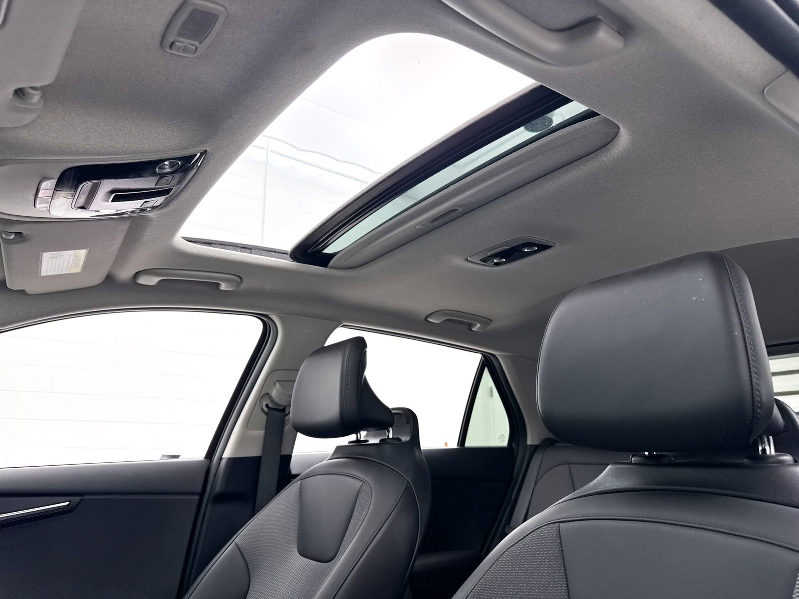 Certified 2024 Kia Niro EX Touring FWD image 3