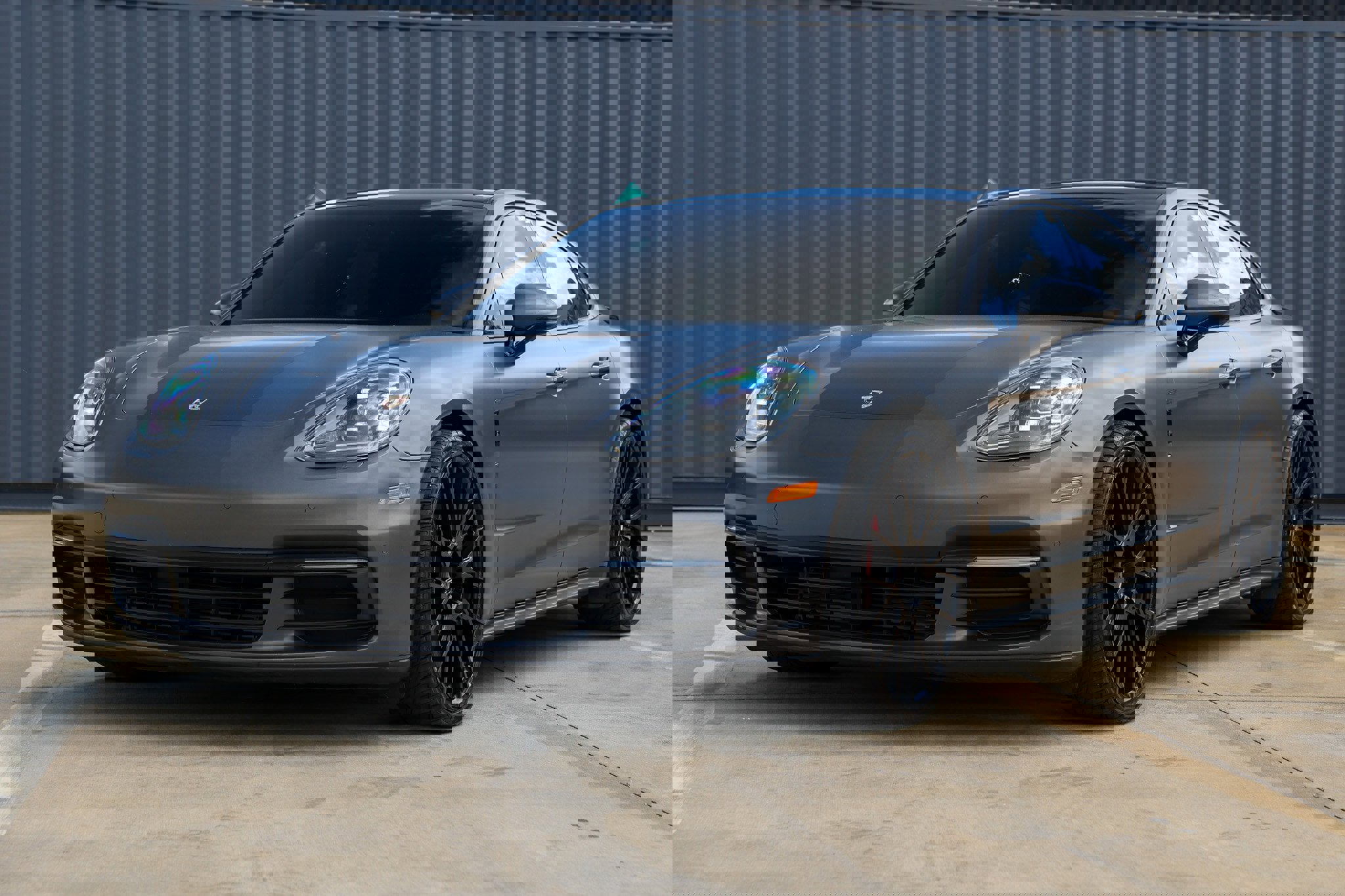 Used 2018 Porsche Panamera 4 image 4