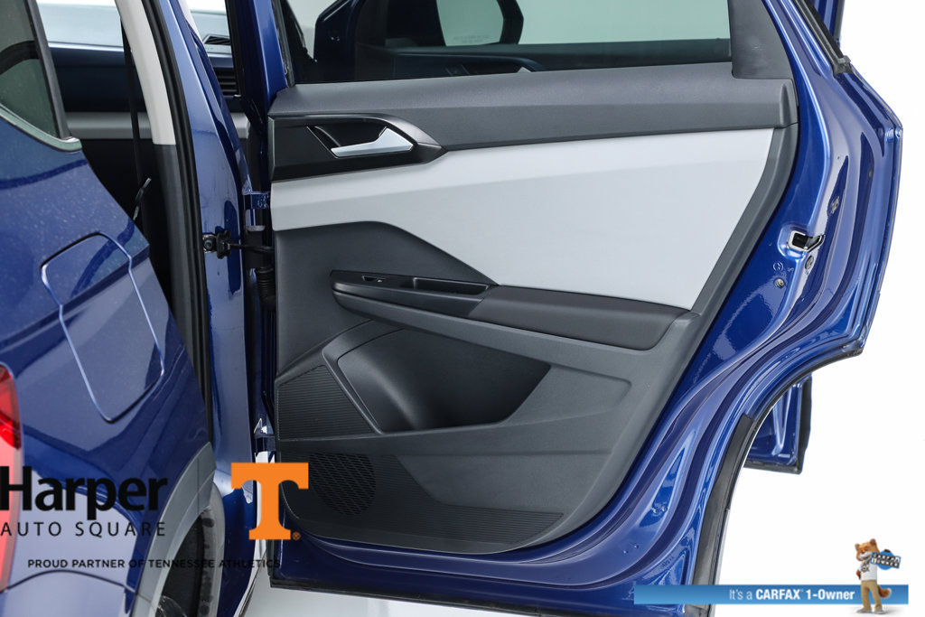 Used 2023 Volkswagen Taos SE w/ Panoramic Sunroof Package FWD image 30