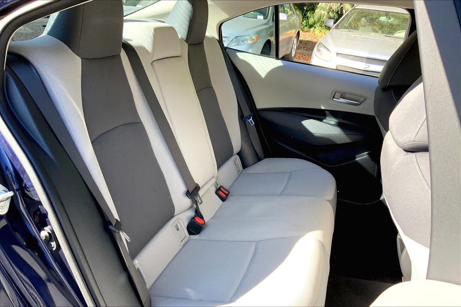 Used 2020 Toyota Corolla LE FWD image 19