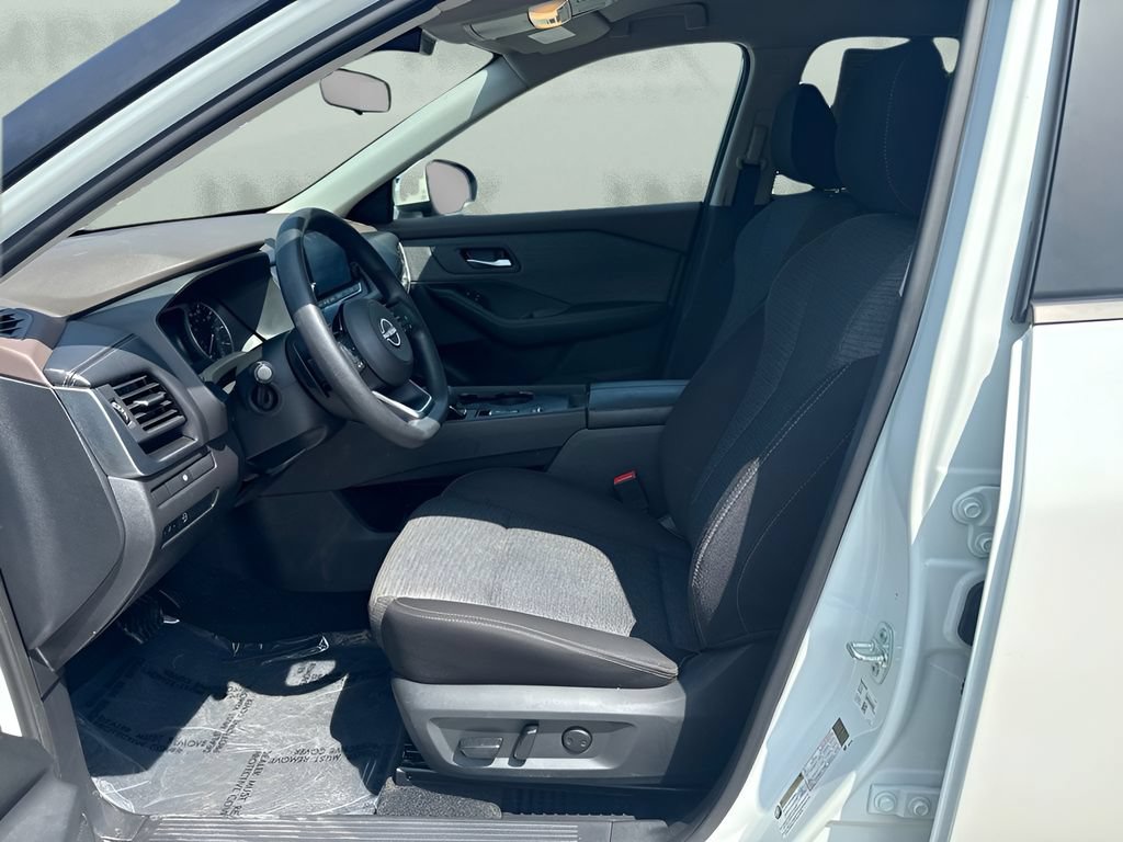 Used 2023 Nissan Rogue SV FWD image 5