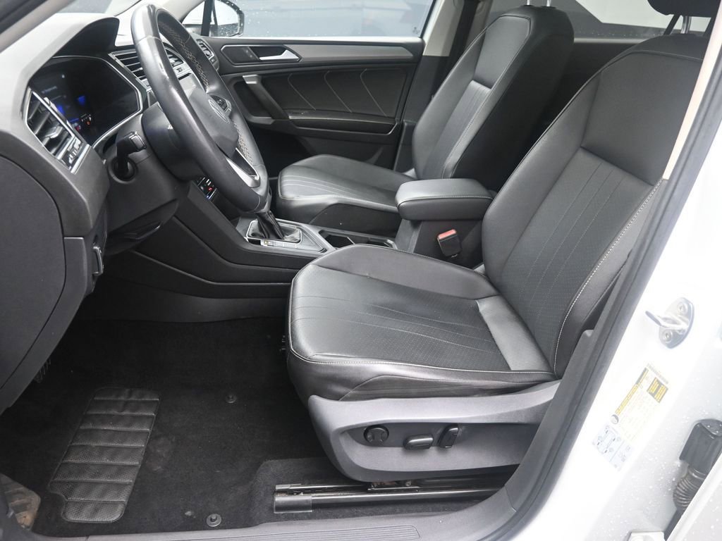 Used 2022 Volkswagen Tiguan SE FWD image 18