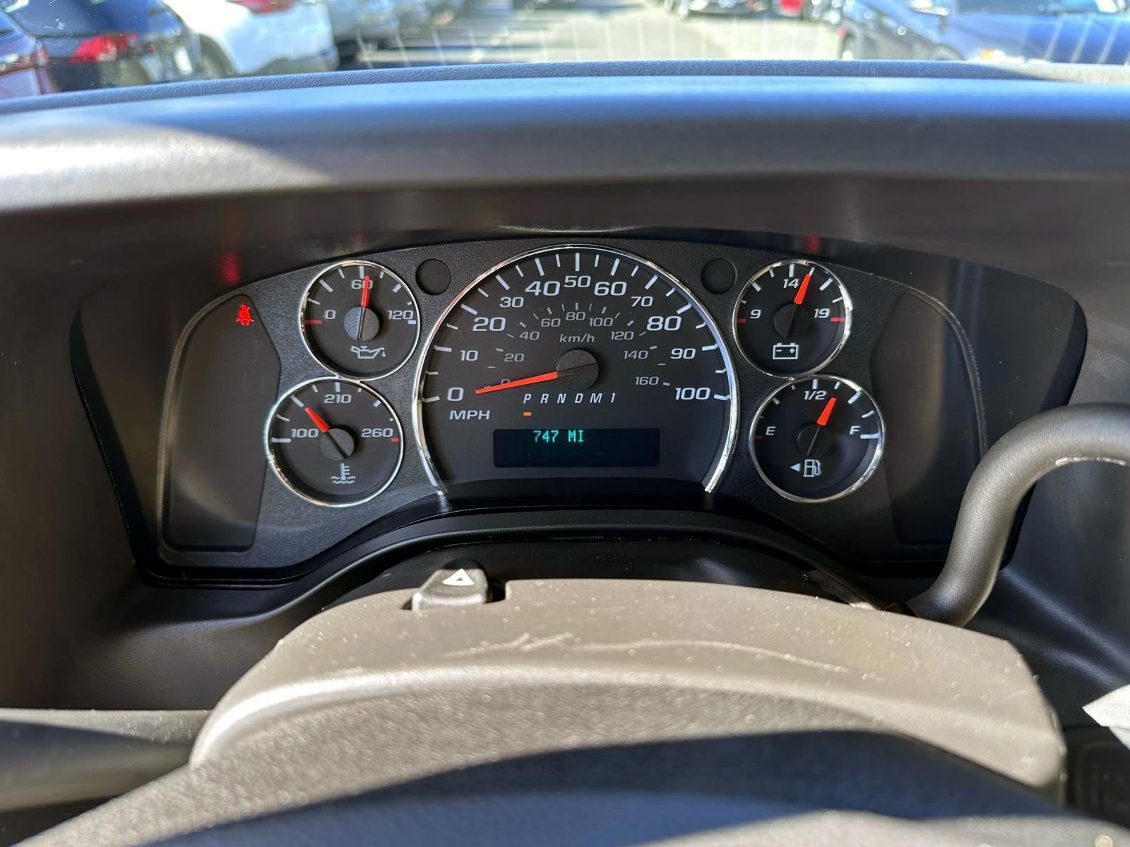 Used 2025 Chevrolet Express 2500 RWD image 19