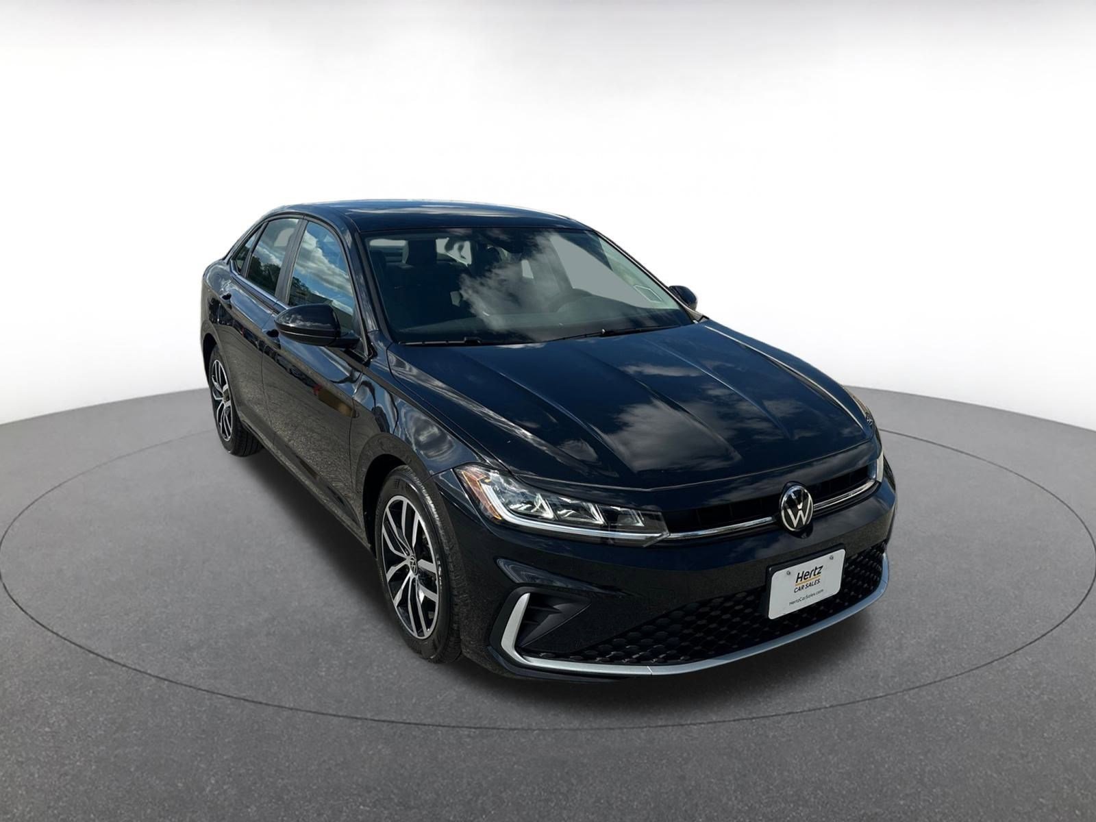 Used 2025 Volkswagen Jetta SE image 1