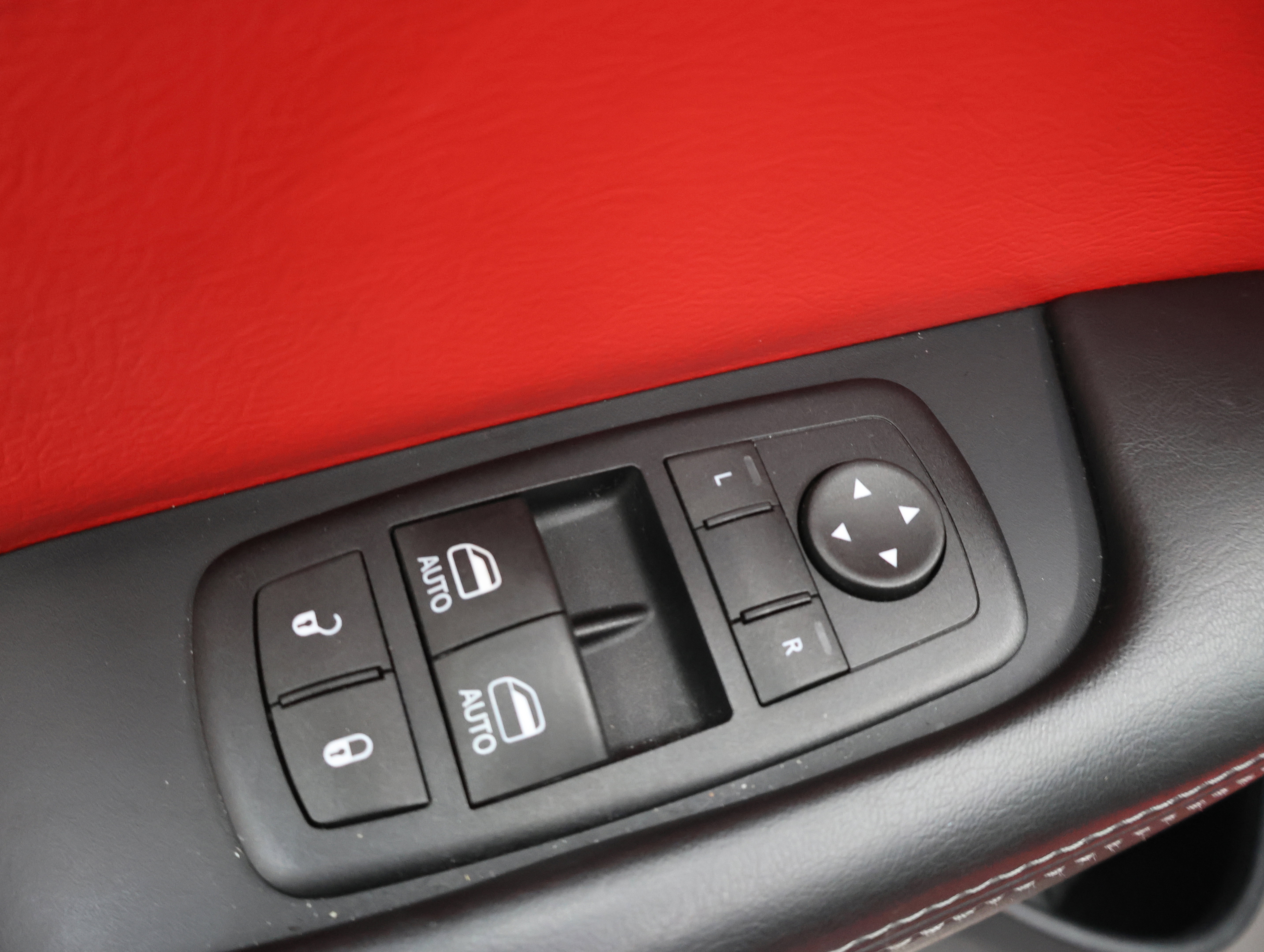 Used 2015 Dodge Challenger R/T w/ Quick Order Package 22B R/T image 34