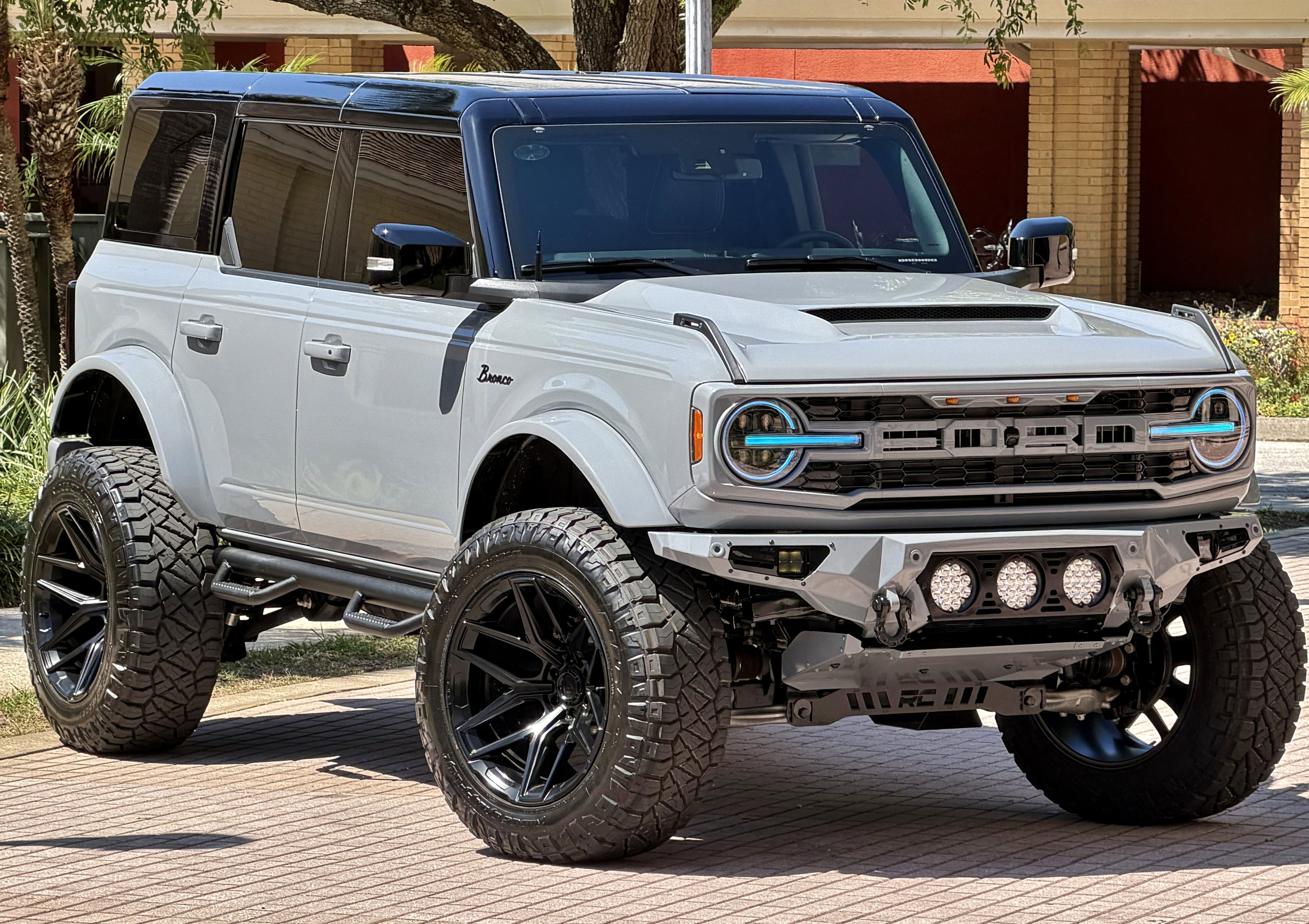 Used 2025 Ford Bronco Outer Banks AWD/4WD image 4