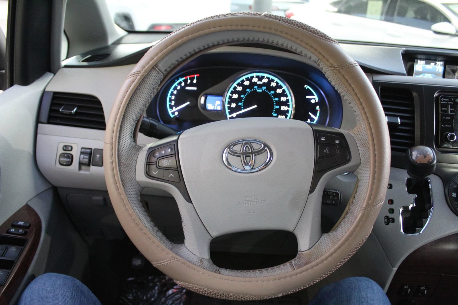 Used 2013 Toyota Sienna XLE FWD image 17