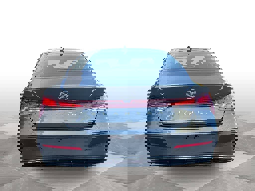 Used 2025 Hyundai Elantra SE image 7