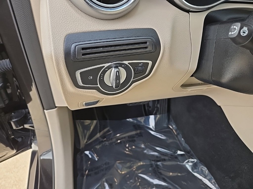 Used 2021 Mercedes-Benz GLC 300 4MATIC image 10