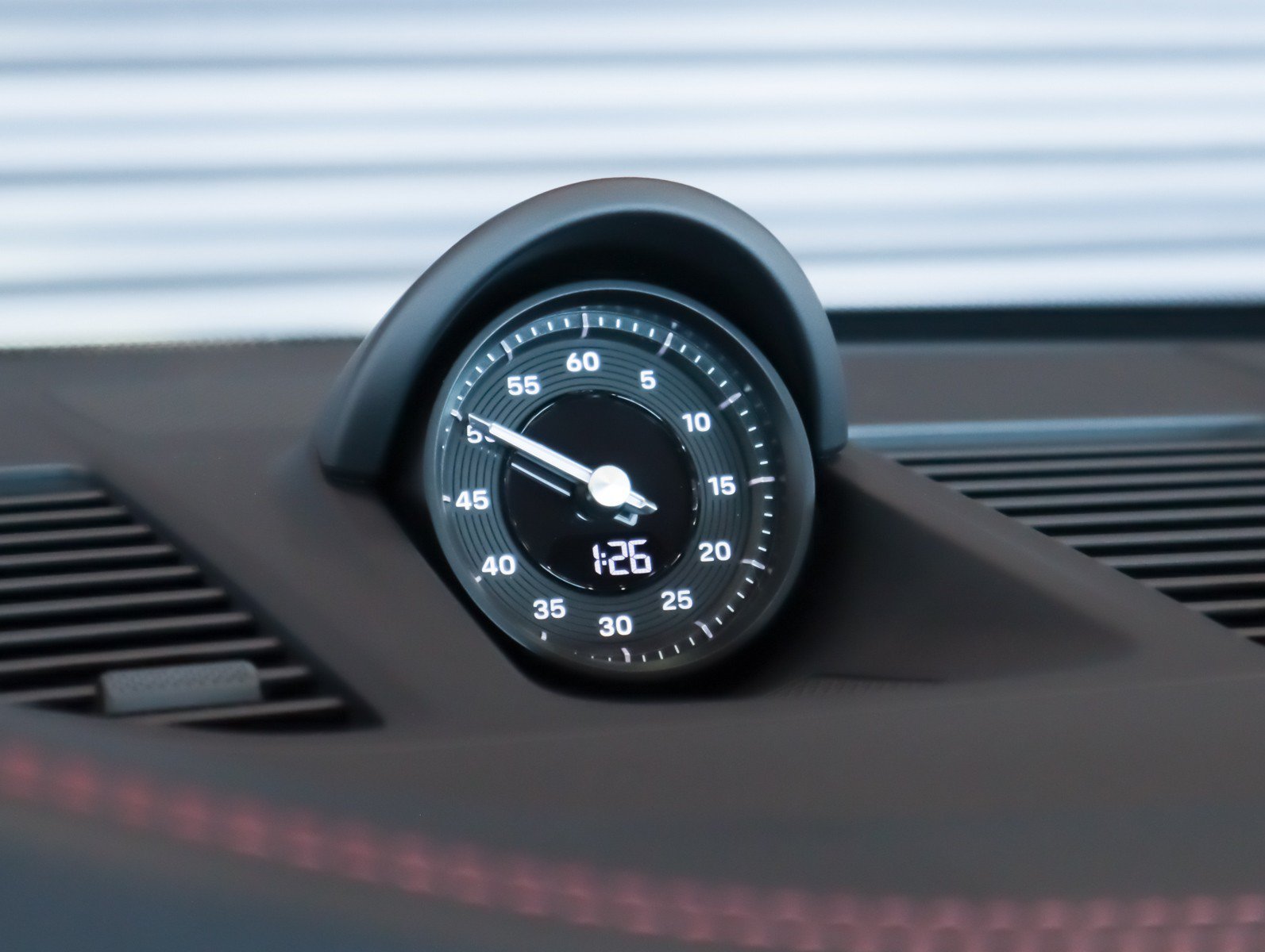Certified 2025 Porsche 911 Carrera RWD image 25