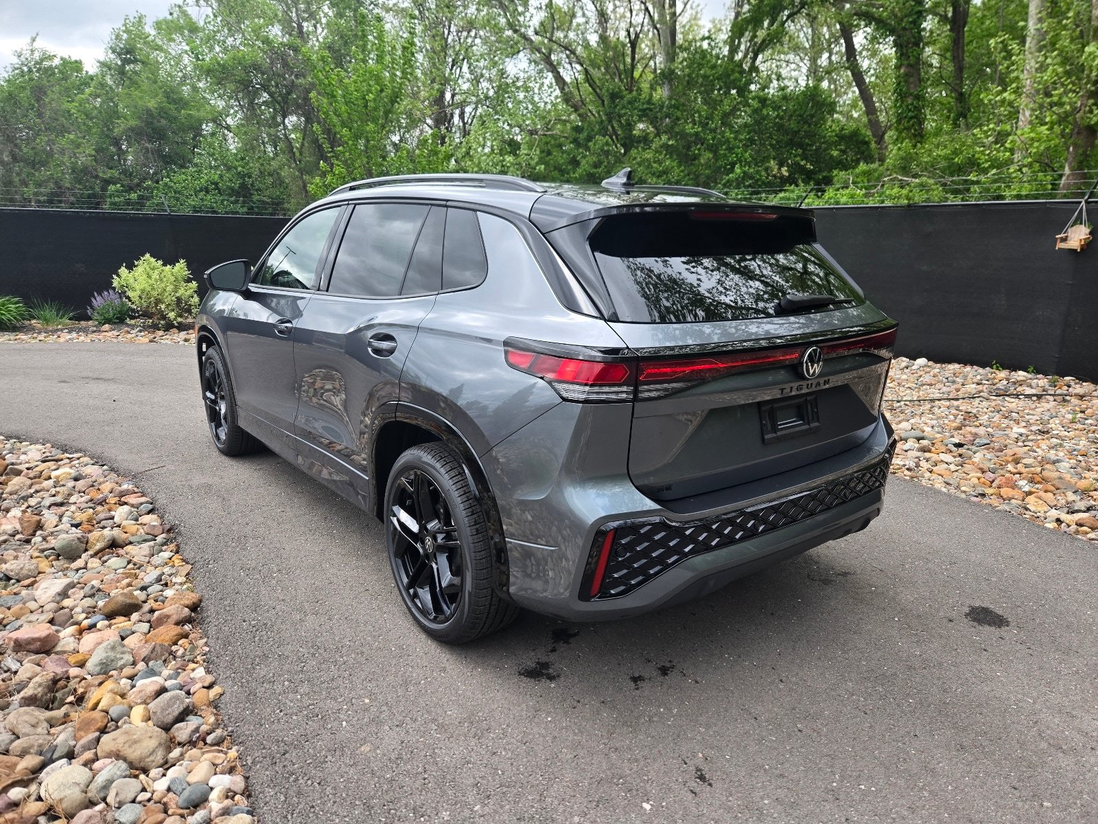 New 2026 Volkswagen Tiguan SE R-Line FWD image 3