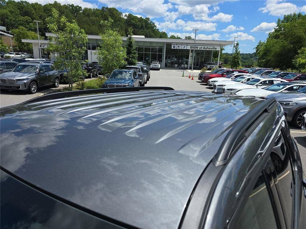 Used 2025 Ford Explorer Active AWD/4WD image 11