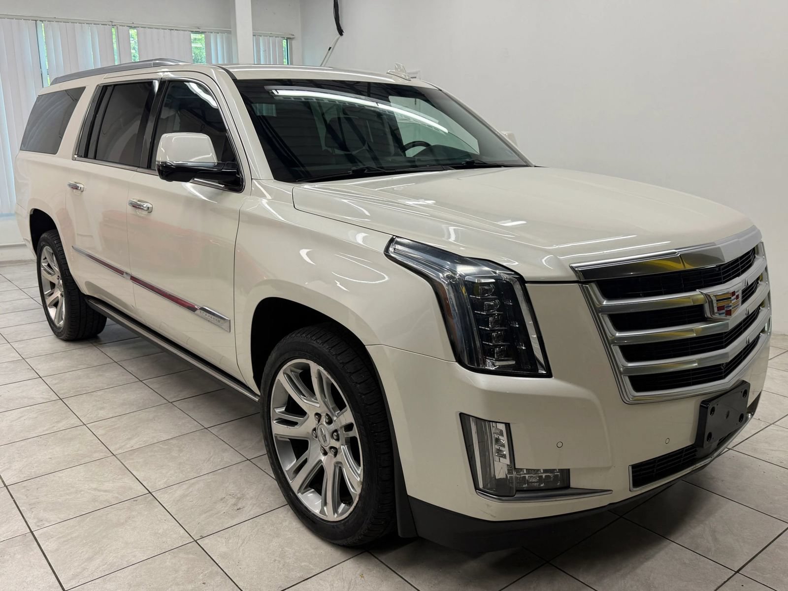 Used 2015 Cadillac Escalade ESV Premium AWD/4WD image 1