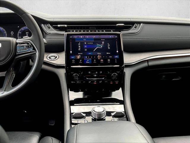 Used 2024 Jeep Grand Cherokee Overland w/ Luxury Tech Group IV AWD/4WD image 8