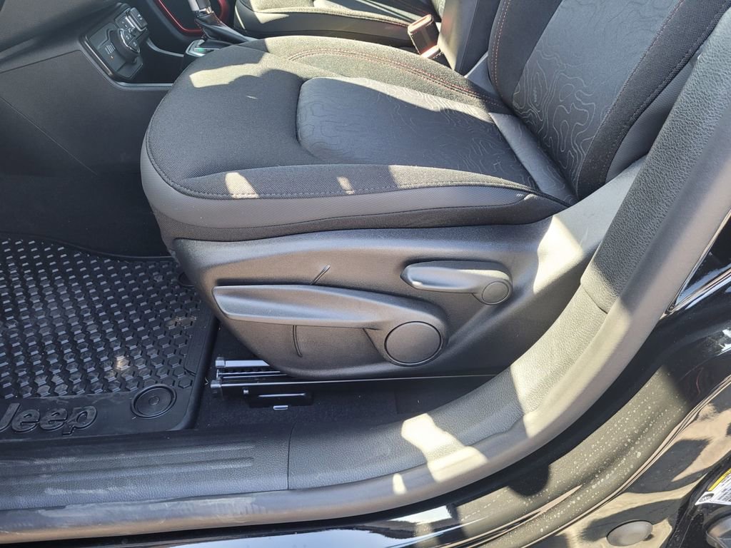 New 2023 Jeep Renegade Trailhawk AWD/4WD image 13