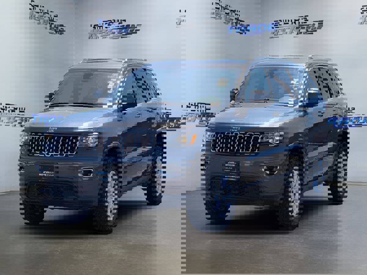 Used 2021 Jeep Grand Cherokee Laredo image 9