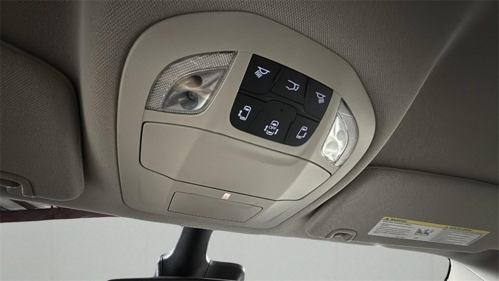 Used 2024 Chrysler Pacifica Touring-L image 28