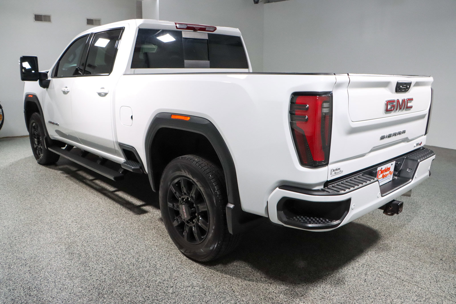 Used 2024 GMC Sierra 2500 AT4 w/ AT4 Preferred Package image 9