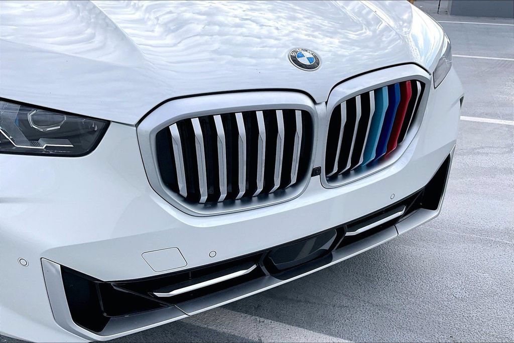 Used 2025 BMW X5 xDrive40i w/ Parking Assistance Package AWD/4WD image 31