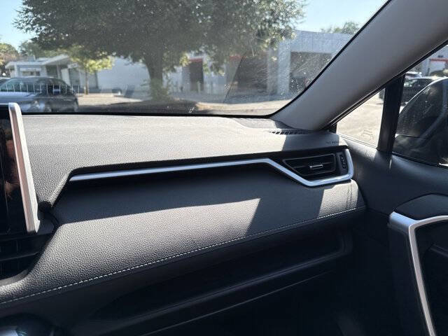 Used 2023 Toyota RAV4 XLE Premium AWD/4WD image 18