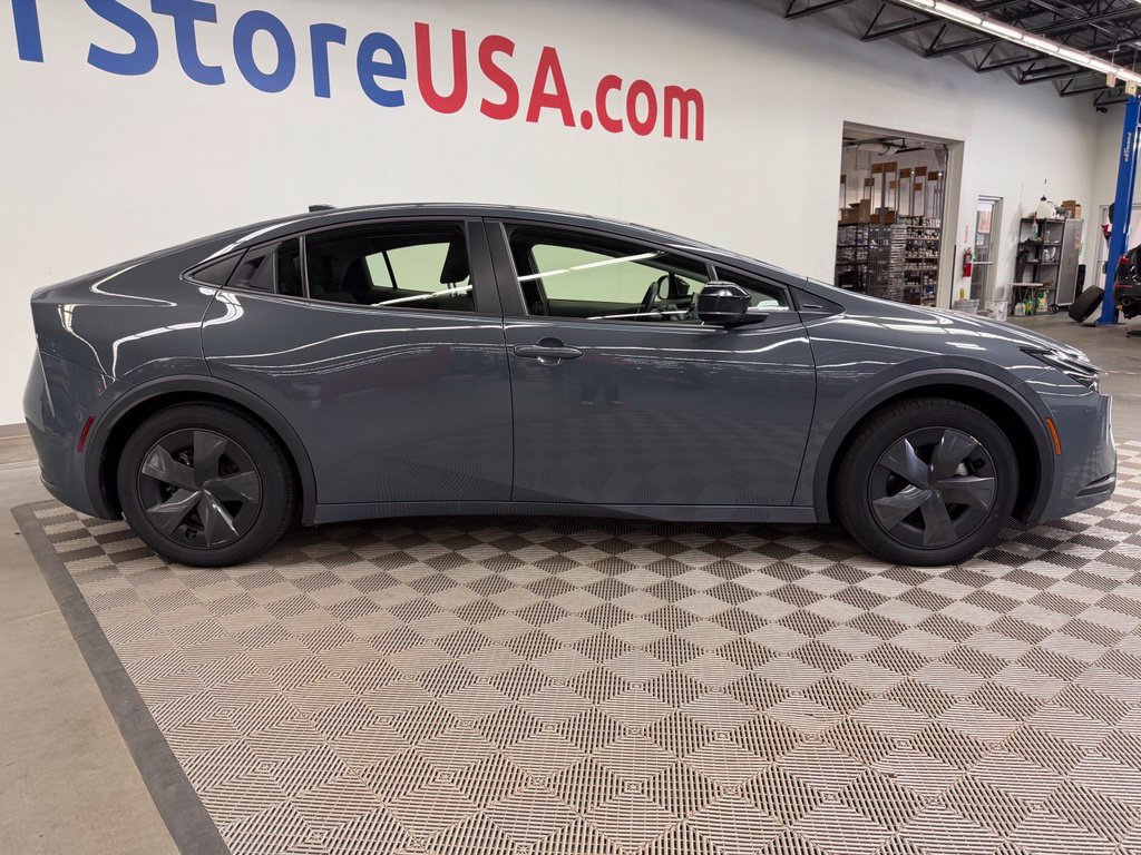 Used 2025 Toyota Prius LE FWD image 8