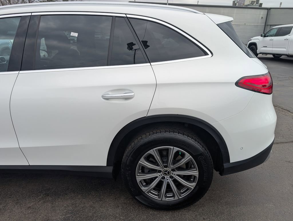 Used 2025 Mercedes-Benz GLC 300 4MATIC image 4