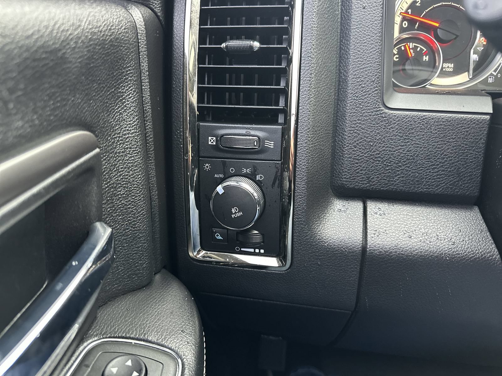 Used 2013 RAM 1500 Sport w/ Sport Premium Group AWD/4WD image 18