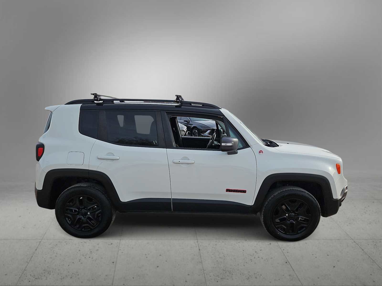 Used 2018 Jeep Renegade Trailhawk w/ Cold Weather Group II image 9