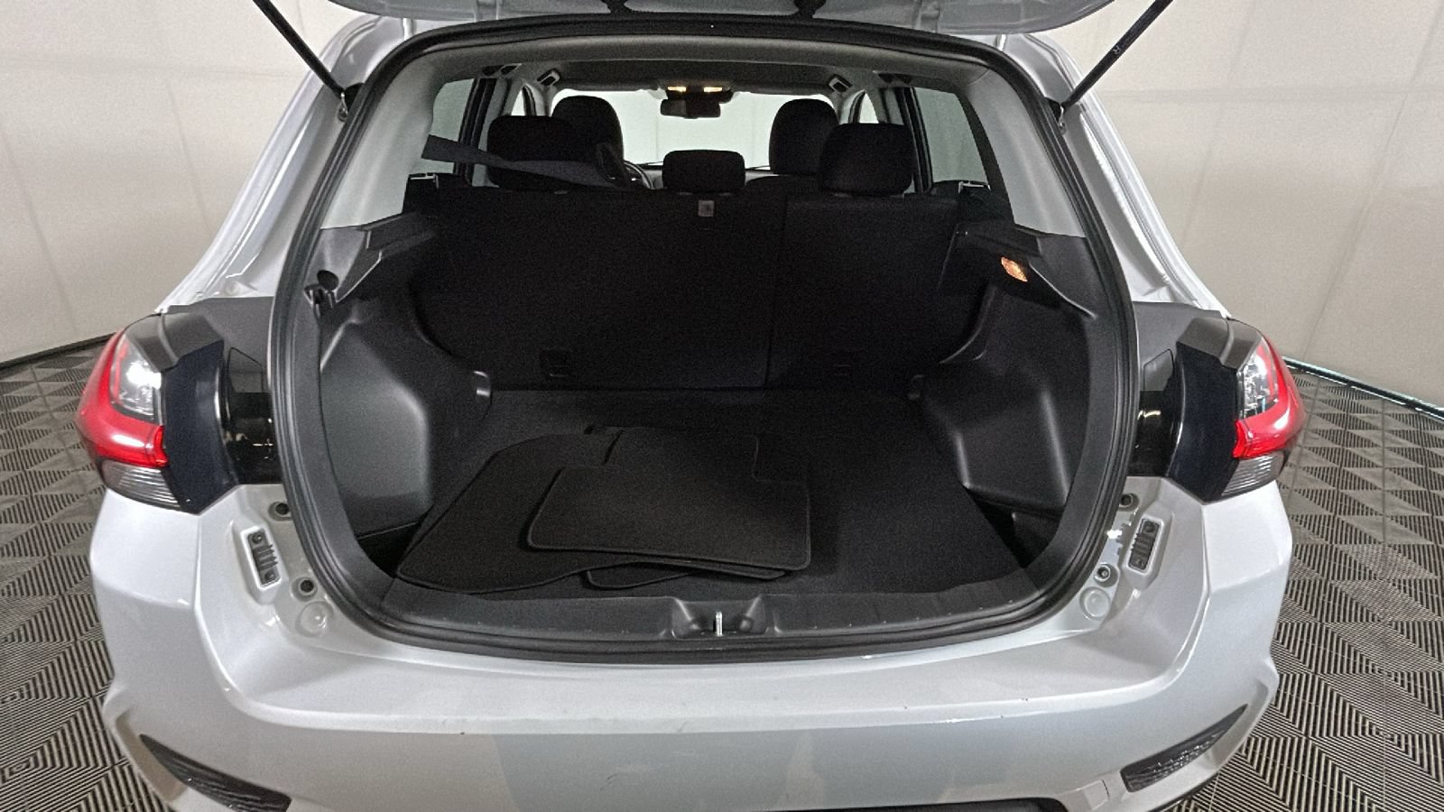 Used 2025 Mitsubishi Outlander Sport LE AWD/4WD image 29