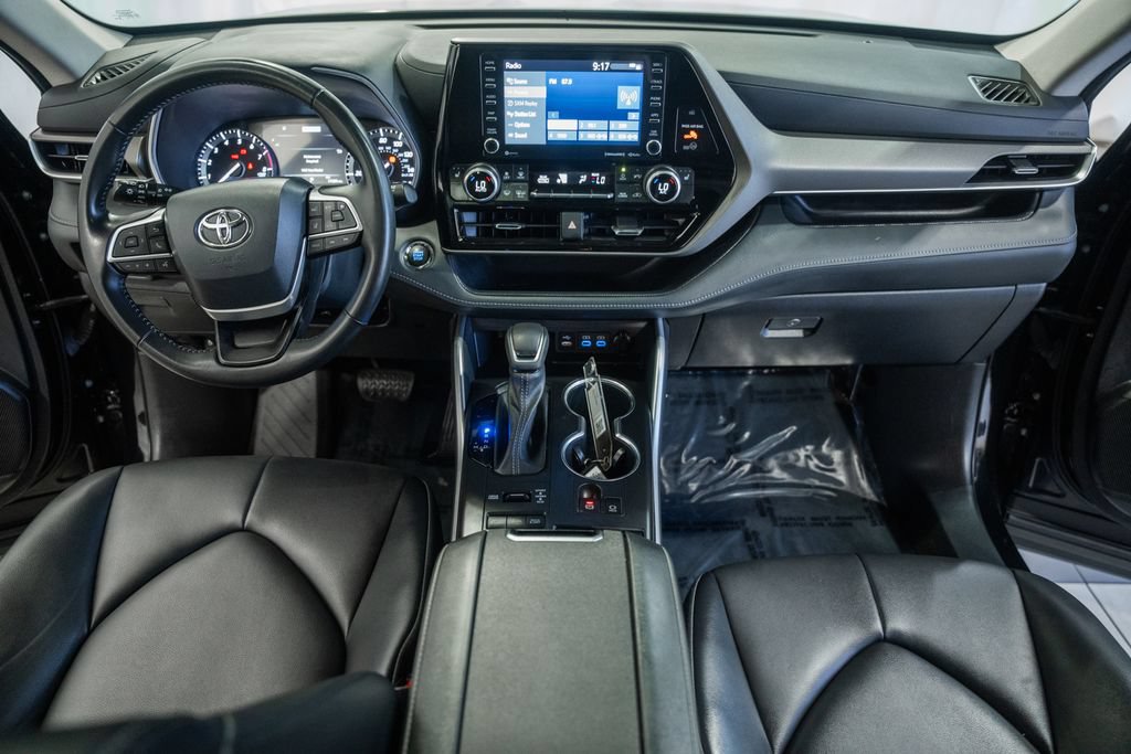 Used 2022 Toyota Highlander XLE AWD/4WD image 20