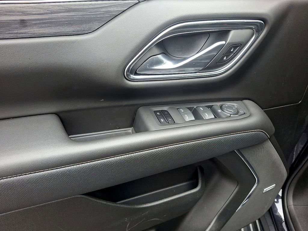 Used 2023 GMC Yukon XL SLT image 12