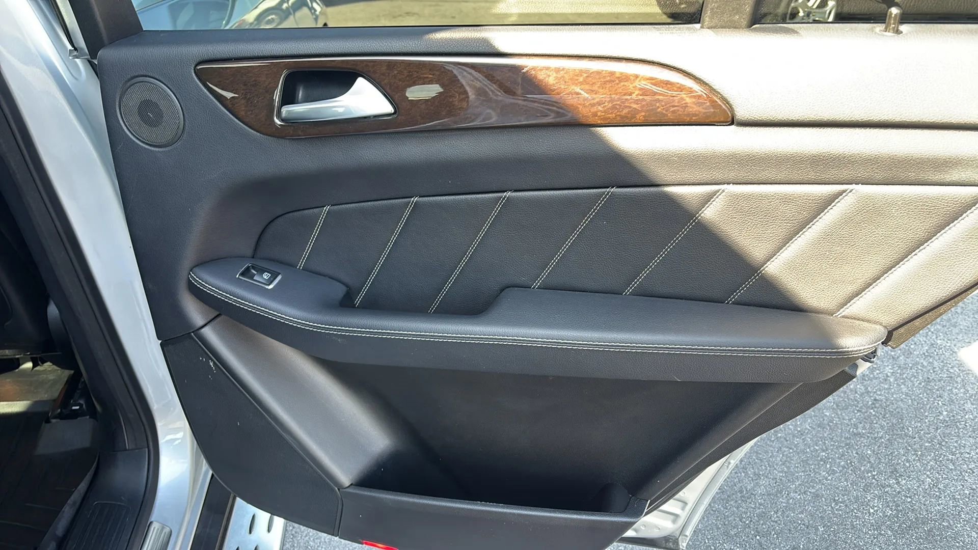 Used 2015 Mercedes-Benz GL 450 4MATIC image 37