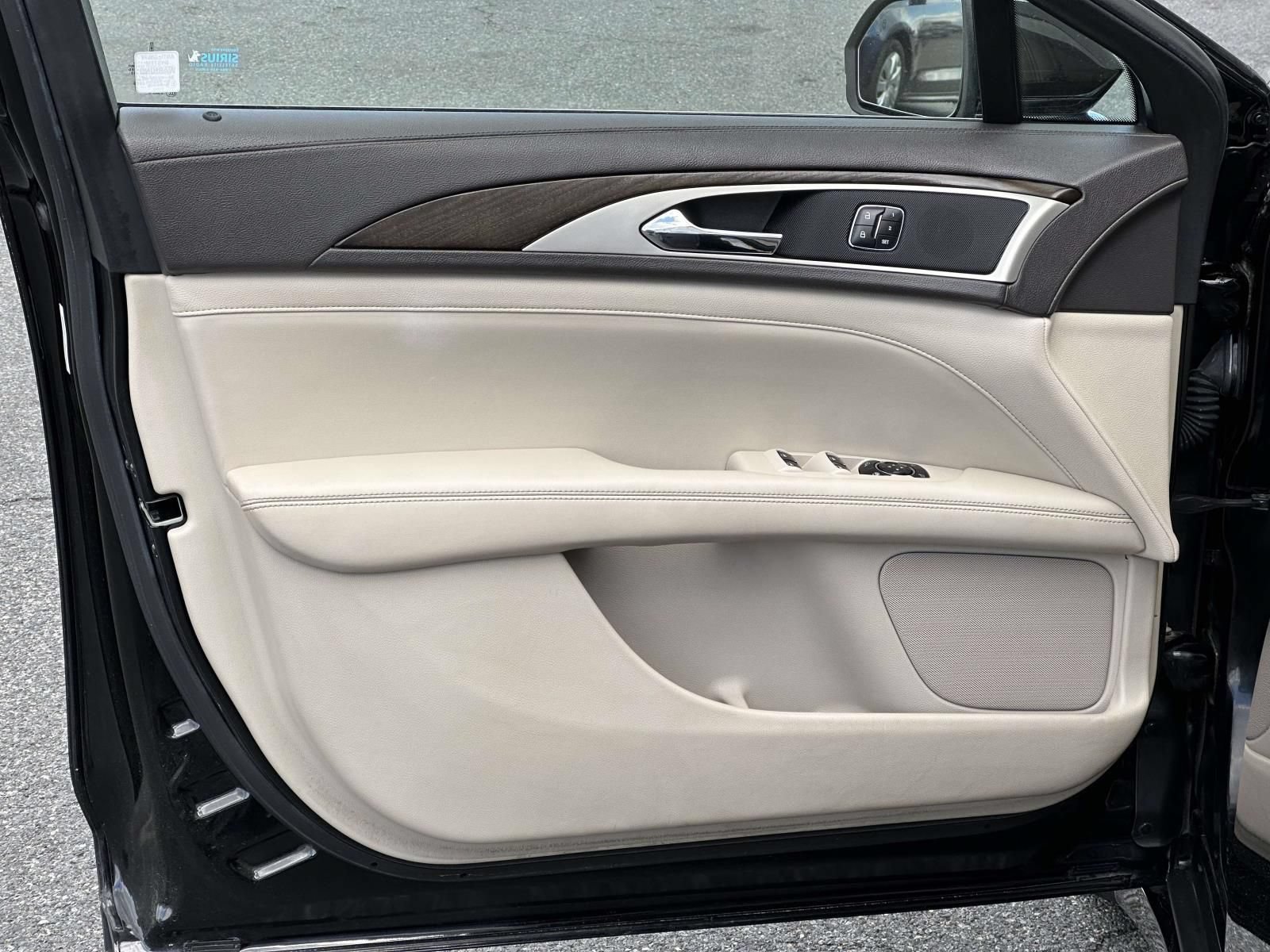 Used 2018 Lincoln MKZ Select w/ Select Plus Package FWD image 17