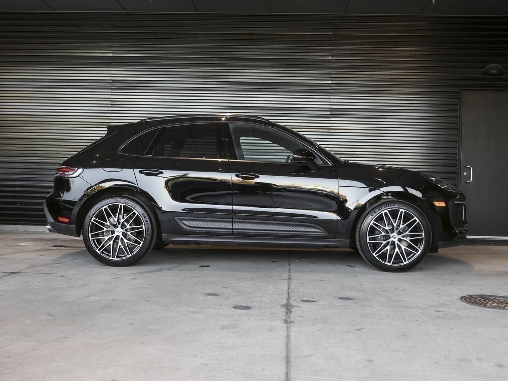 Certified 2026 Porsche Macan AWD/4WD image 8
