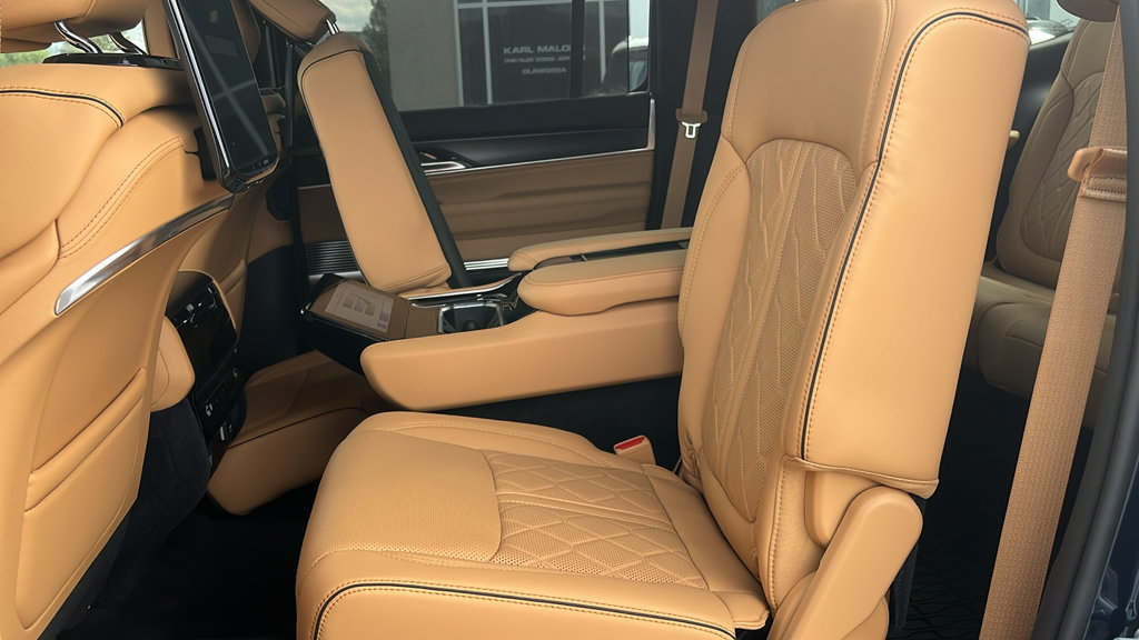New 2026 Jeep Grand Wagoneer Summit AWD/4WD image 21