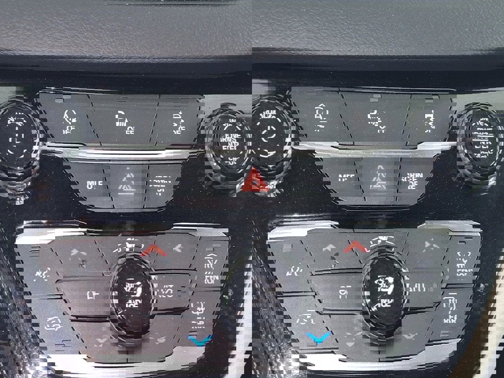 Used 2020 Chrysler Pacifica Touring-L image 26