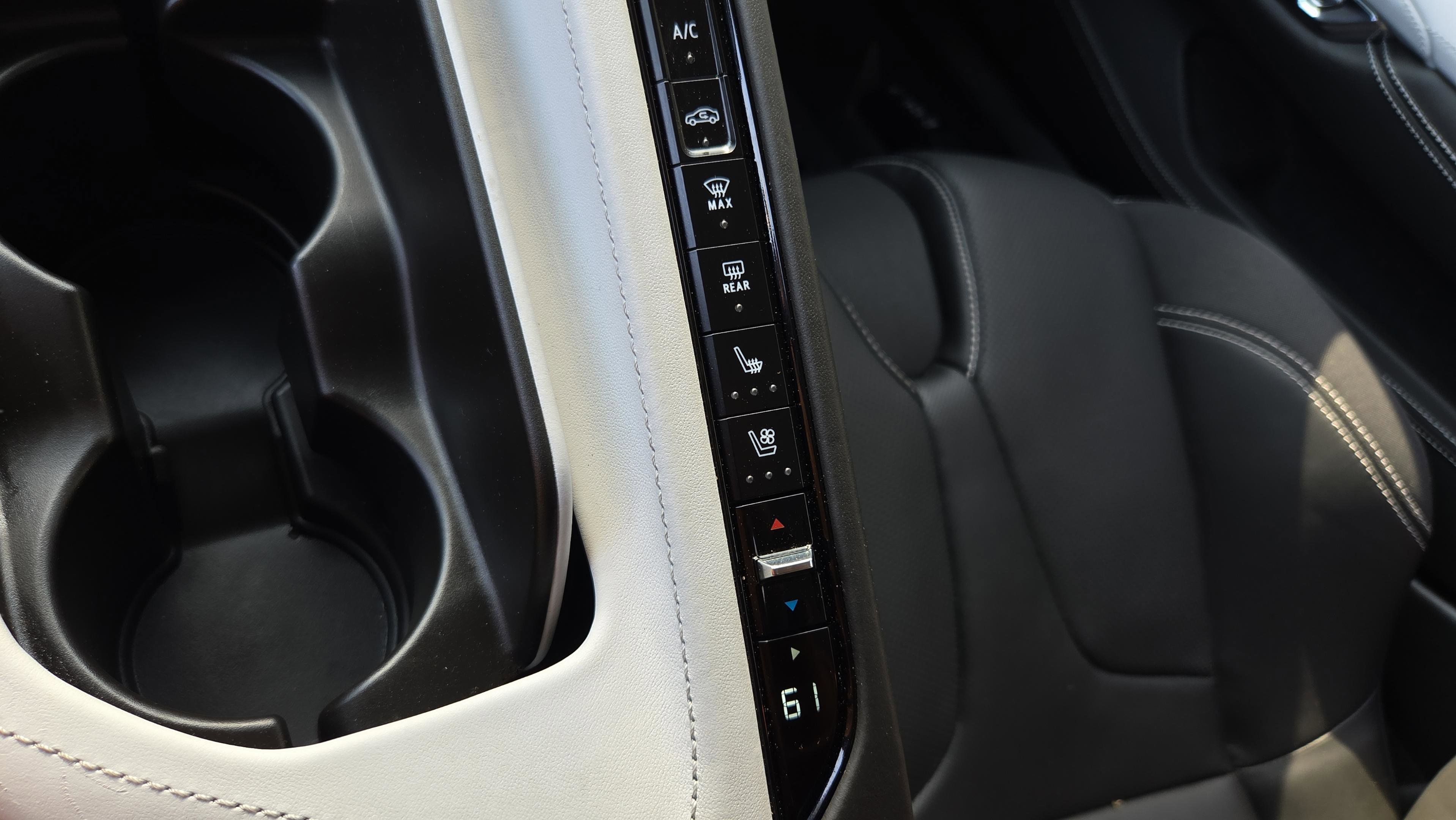 Used 2024 Chevrolet Corvette Stingray Premium Conv RWD image 25