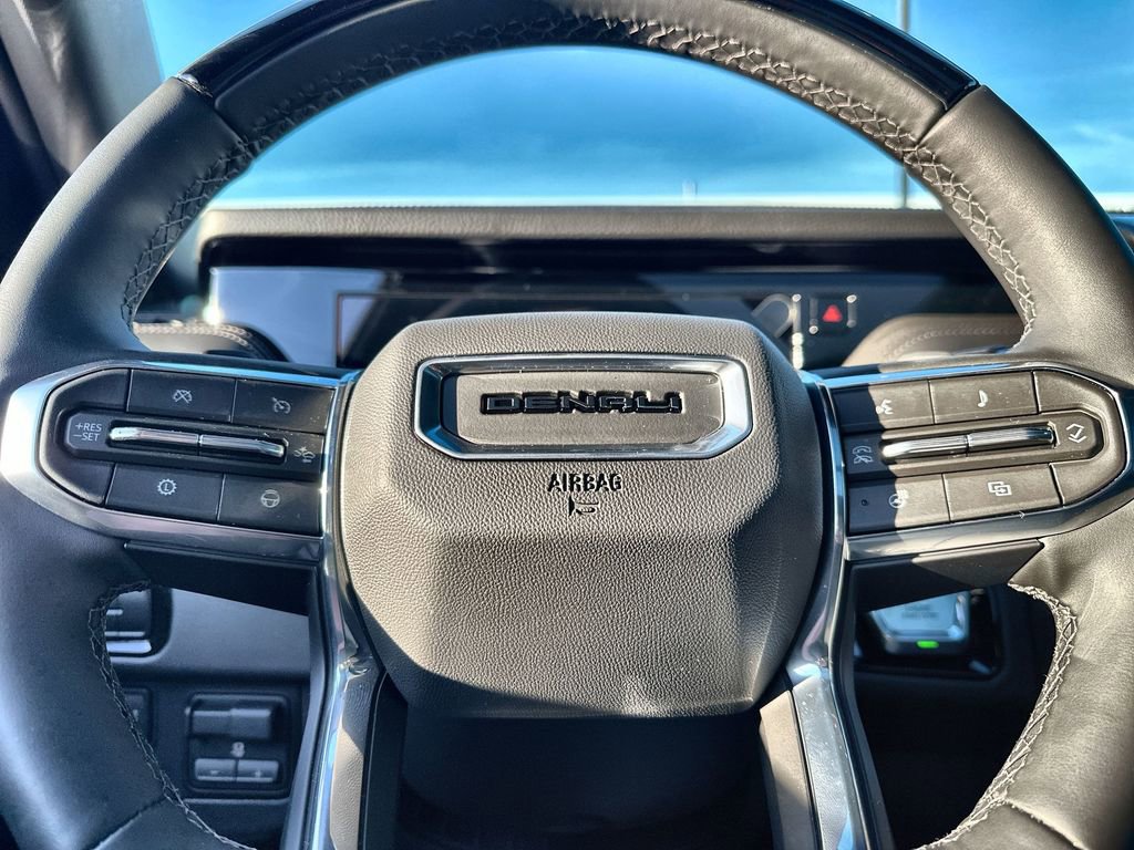 Used 2026 GMC Yukon XL Denali w/ Denali Reserve Package image 33