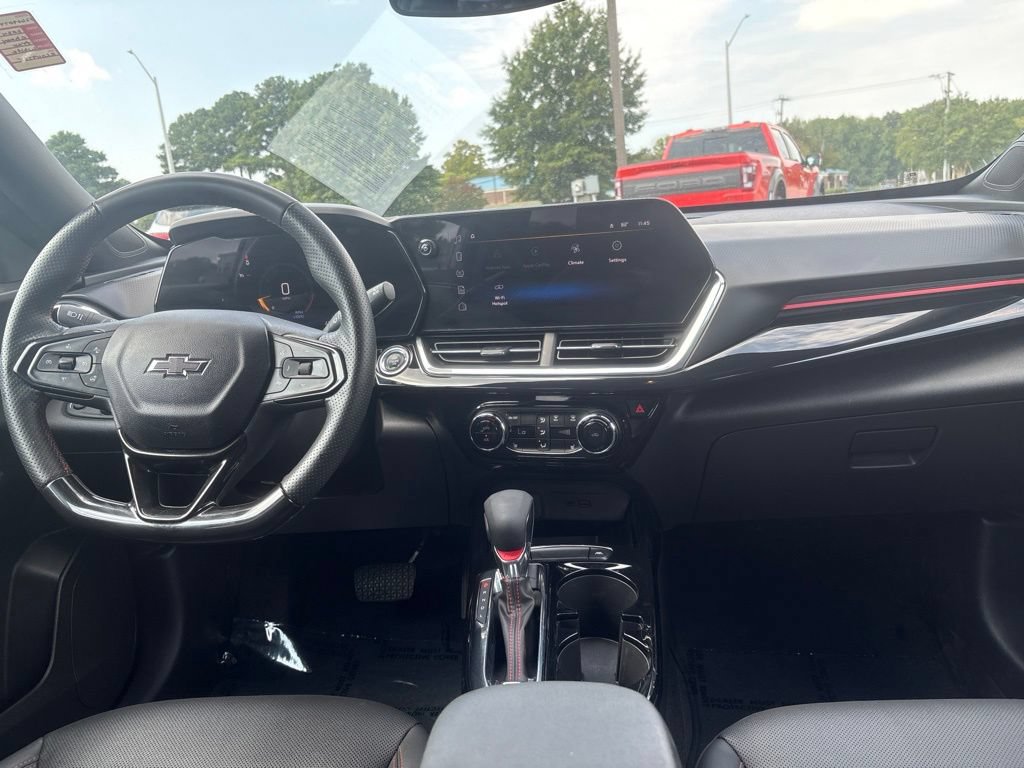 Used 2024 Chevrolet Trax RS FWD image 28